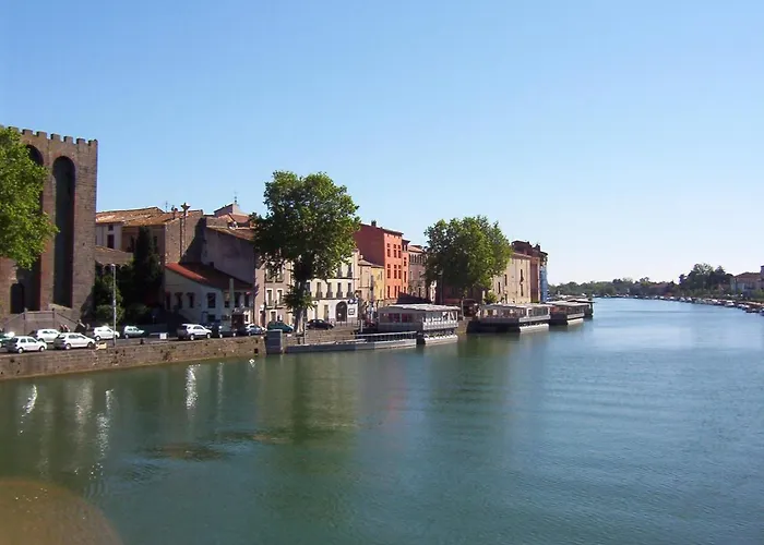 3 Bedroom Modern Apartment In Historic Building Overlooking River Herault