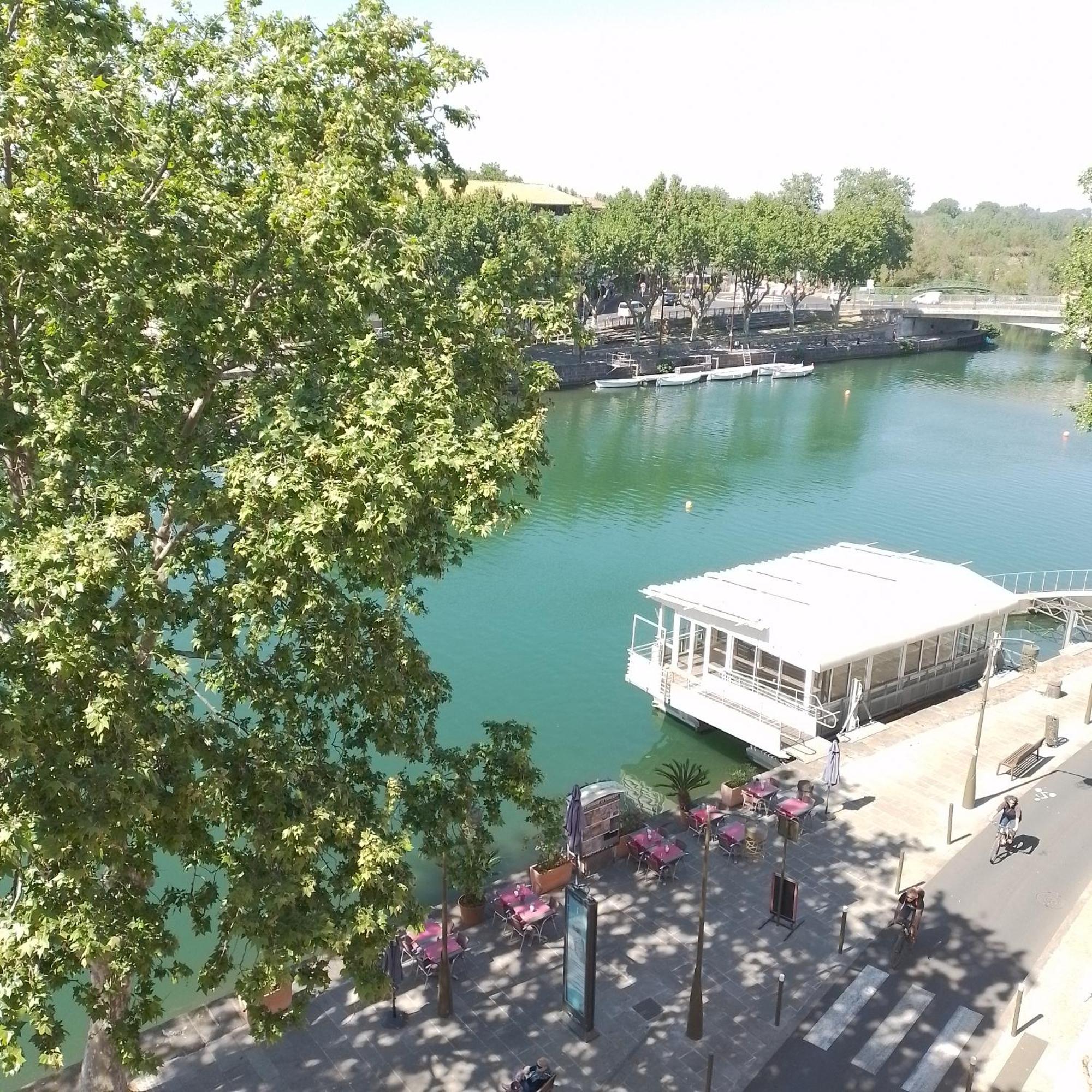 3 Bedroom Modern In Historic Building Overlooking River Herault